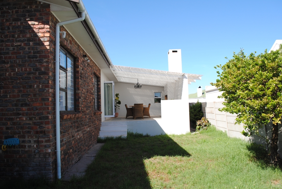 3 Bedroom Property for Sale in Middedorp Western Cape